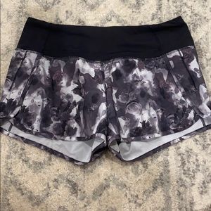 Black and White Rose Lululemon Speed Short, 4”